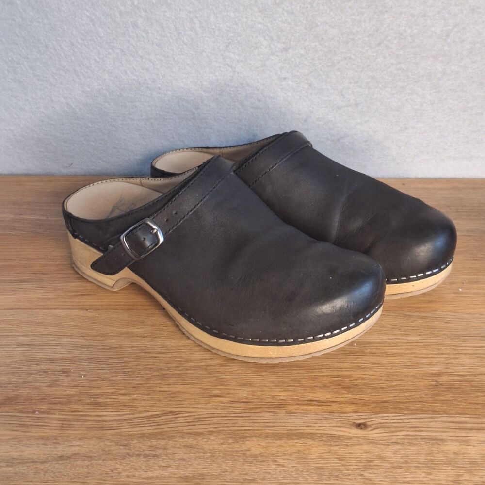 Dansko Berry Burnished Nubuck Nursing Clogs Women’s EU 38 US 7.5 8 Black Shoes